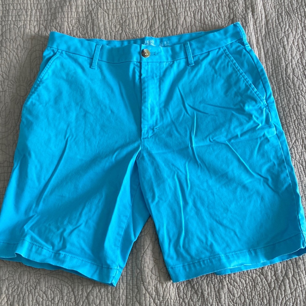 Pale blue Izod Saltwater Stretch Shorts. 32 waist 9.5 inseam